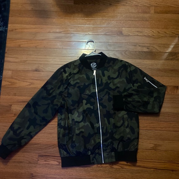 fasion camo bomber jacket- small - Picture 2 of 4